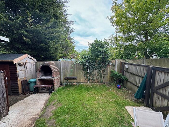 2 Bedroom Flat To Rent In Stoneyfields Gardens, Edgware, HA8