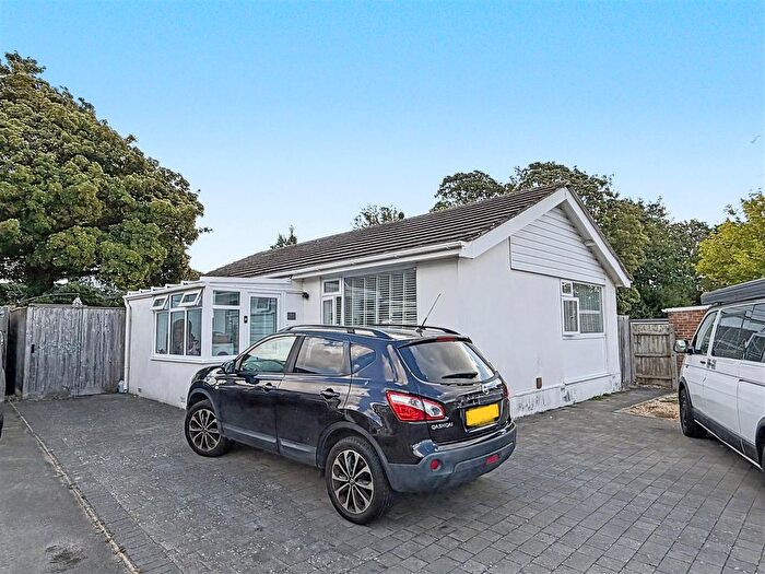 3 Bedroom Detached Bungalow To Rent In Whitehayes Close, Burton, BH23