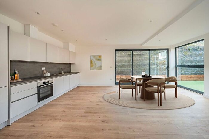 1 Bedroom Maisonette For Sale In Acacia Road, Streatham, SW16