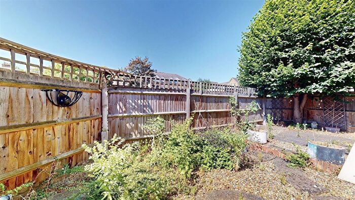 2 Bedroom Detached House For Sale In Thornbury Road, Isleworth, TW7