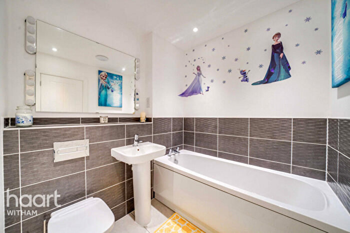 2 Bedroom Semi-Detached House For Sale In Hawkins Close, Rivenhall, CM8