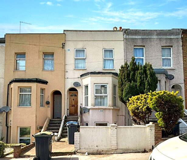 2 Bedroom Flat For Sale In Moffat Road, Thornton Heath, CR7