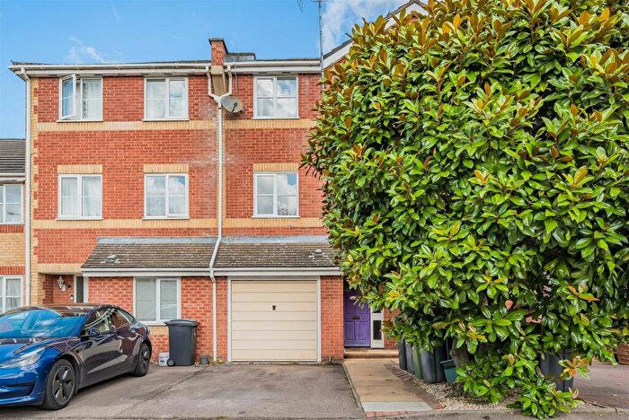 5 Bedroom Town House To Rent In Athena Close, Kingston Upon Thames, KT1