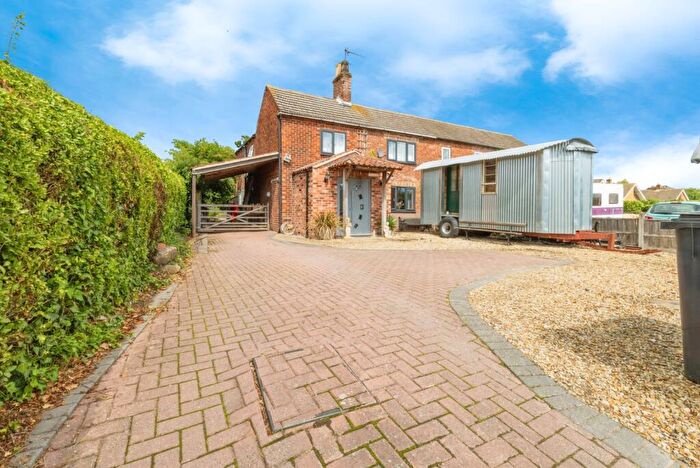4 Bedroom Semi-Detached House For Sale In Lincoln Road, Fenton, Lincoln, Lincolnshire, LN1