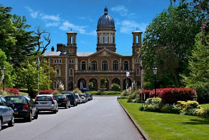 1 Bedroom Flat For Sale In Royal Drive, Princess Park Manor, Friern Barnet, N11