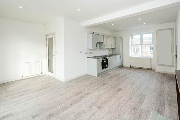 3 Bedroom Flat To Rent In Malden Road, London, NW5