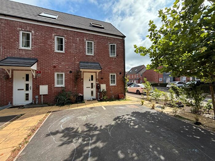 3 Bedroom End Of Terrace House For Sale In Fauna Field, Dunstable, LU5