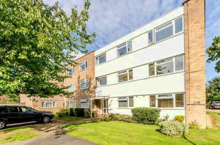 2 Bedroom Flat To Rent In Lonsdale Close, Hatch End, Pinner, HA5