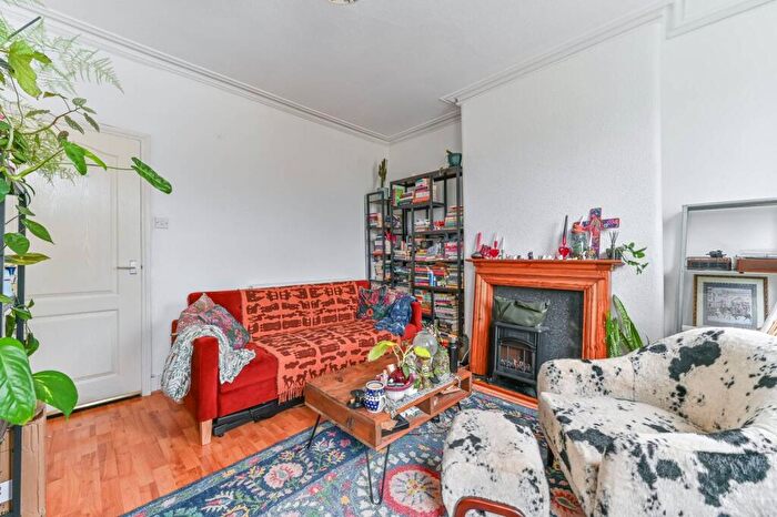 1 Bedroom Flat For Sale In Clifton Road, Selhurst, London, SE25