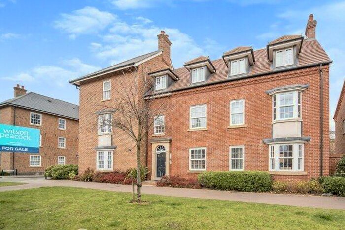 2 Bedroom Flat To Rent In Greenkeepers Road, Bedford, MK40