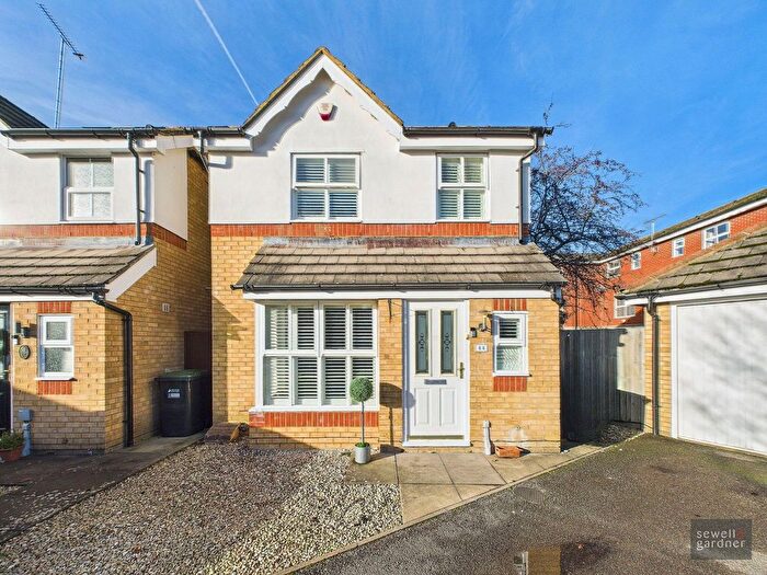 3 Bedroom Detached House For Sale In Byewaters, Watford, WD18