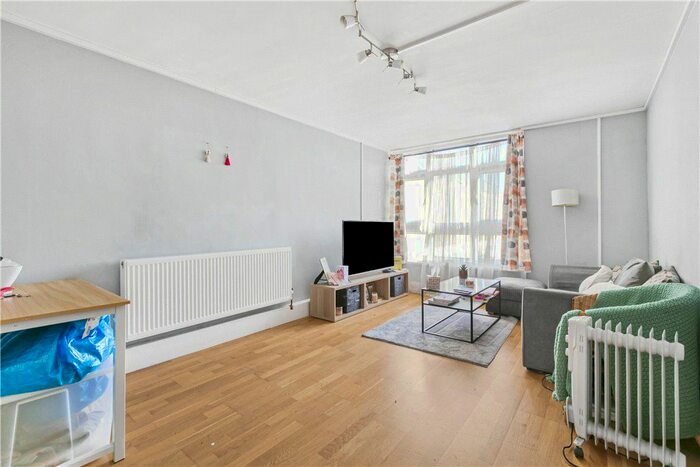2 Bedroom Flat To Rent In Woking Close, Putney, SW15