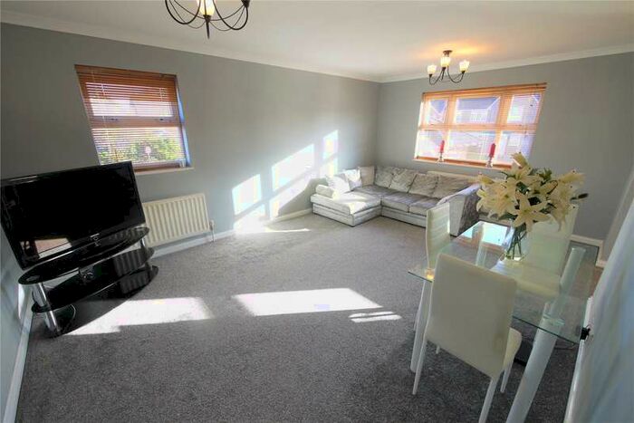 2 Bedroom Apartment To Rent In Burns Close, Billericay, CM11