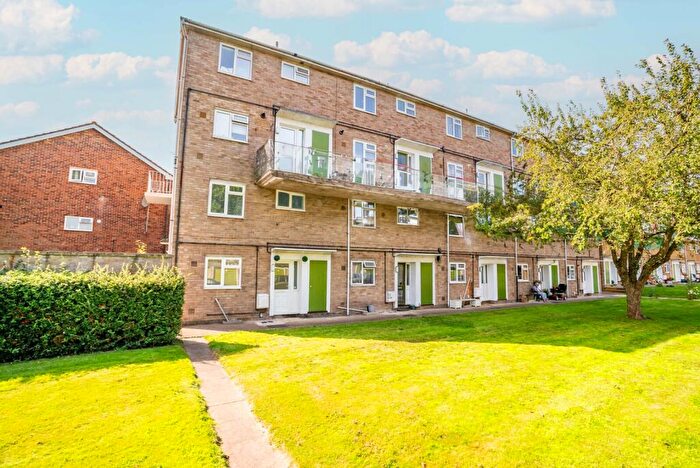 3 Bedroom End Of Terrace House To Rent In The Ridgeway, St. Albans, Hertfordshire, AL4