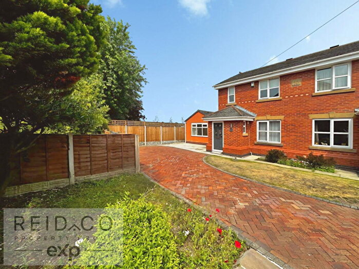 3 Bedroom Semi-Detached House To Rent In Fraser Avenue, Penwortham, Preston, PR1