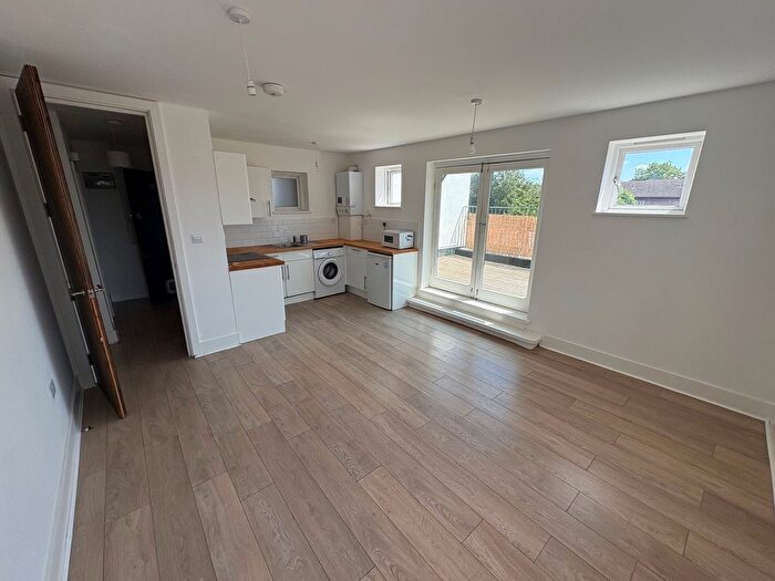 2 Bedroom Flat To Rent In Rollins Street, London, SE15