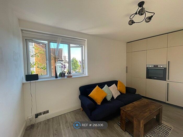 1 Bedroom Flat To Rent In South Worple Way, London, SW14