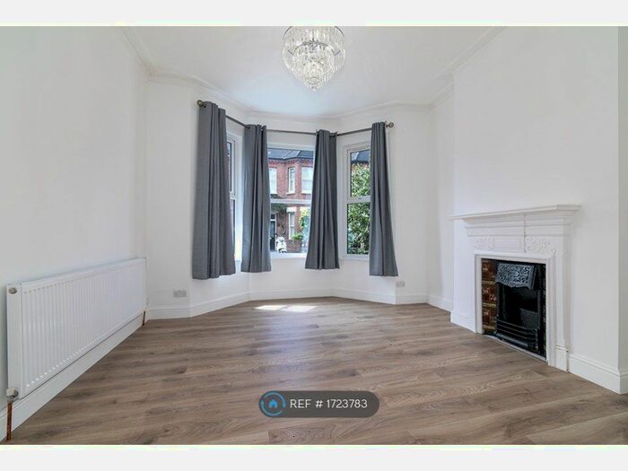 2 Bedroom Flat To Rent In Salisbury Road, Richmond, TW9