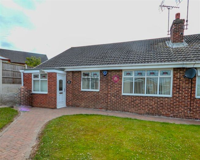 2 Bedroom Semi-Detached Bungalow To Rent In Hawthorn Avenue, Waterthorpe, S20