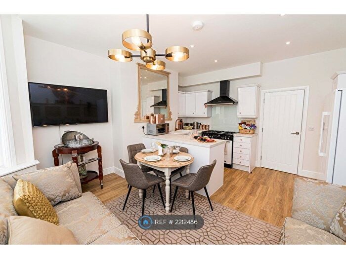 2 Bedroom Flat To Rent In Approach Road, Poole, BH14