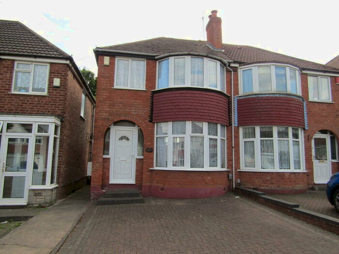 3 Bedroom Semi-Detached House To Rent In Mildenhall Road, Great Barr, Birmingham, B42
