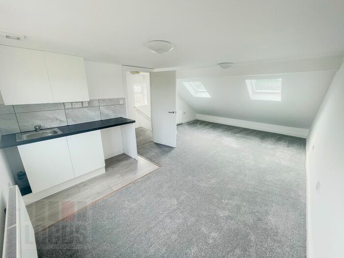 Studio To Rent In Sweet Briar Road, Edmonton, N9