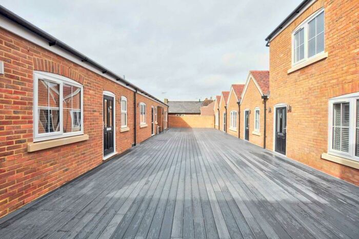 2 Bedroom Apartment To Rent In High Street, Marlow, SL7