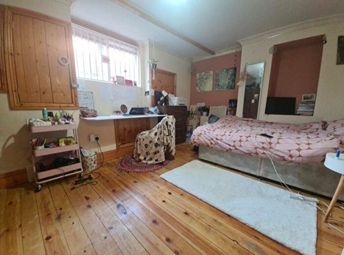 4 Bedroom House To Rent In St. Johns Avenue, Leeds, LS6