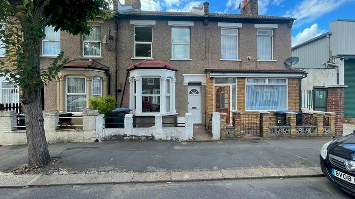 2 Bedroom Property To Rent In Wakefield Street, Edmonton, N18