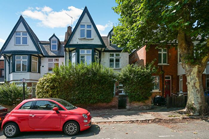 1 Bedroom Flat For Sale In Fauconberg Road, London, W4