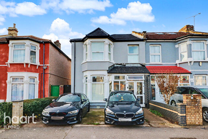 4 Bedroom End Of Terrace House For Sale In Lansdowne Road, Ilford, IG3