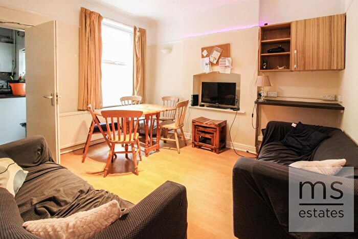 3 Bedroom Semi-Detached House To Rent In Trinity Avenue, Lenton, Nottingham, NG7