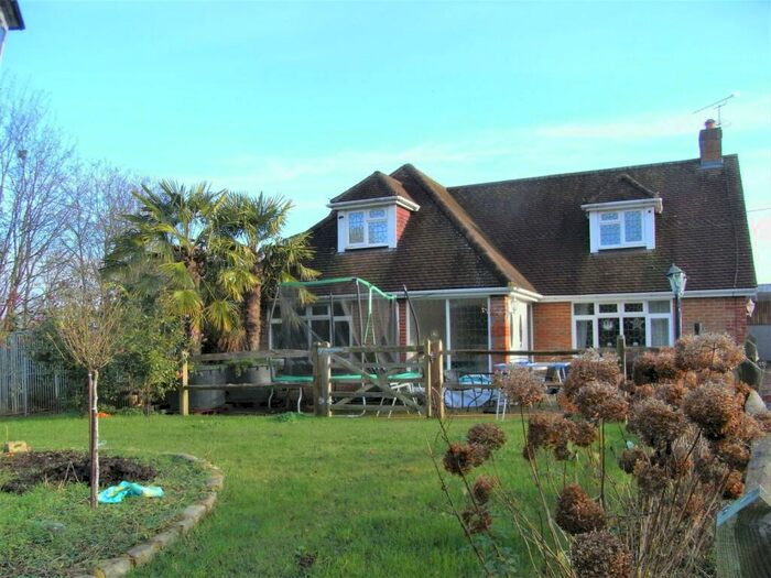 4 Bedroom House For Sale In Bedroom Detached House In Effingham, KT24
