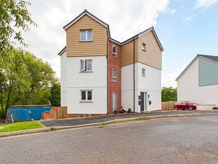 2 Bedroom Flat For Sale In Brooks Avenue, Holsworthy, EX22