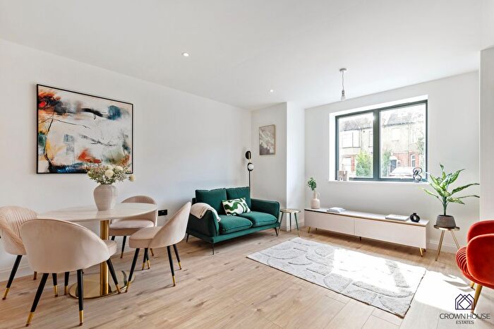 2 Bedroom Flat To Rent In Fairholme Road, Harrow, Middlesex, HA1