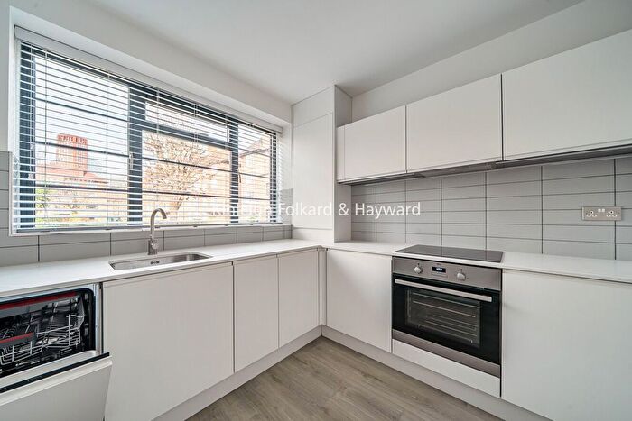 4 Bedroom Flat To Rent In Thorncroft Street, London, SW8