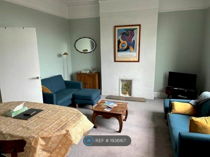 2 Bedroom Flat To Rent In East Parade, Harrogate, HG1