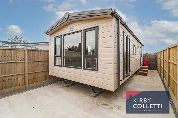 2 Bedroom Mobile/park Home To Rent In Sedge Green, Roydon, Harlow, CM19