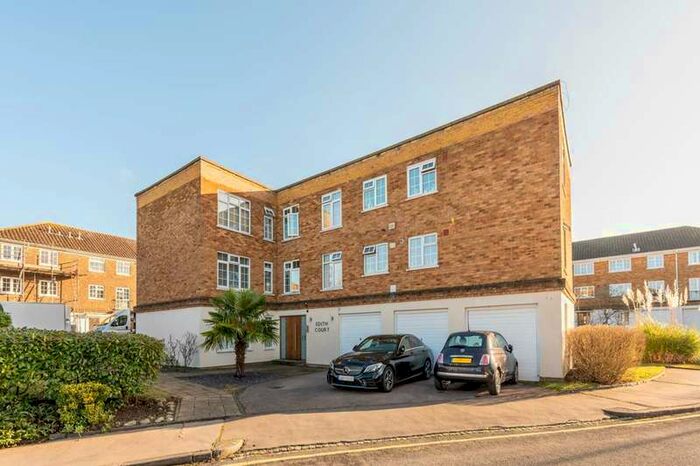 2 Bedroom Flat To Rent In Paul Gardens, East Croydon, CR0