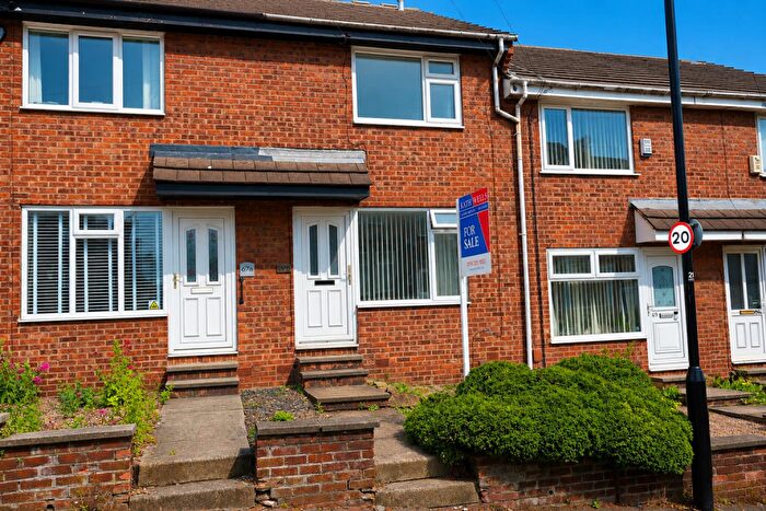 2 Bedroom Town House For Sale In Hough Lane, Leeds, LS13
