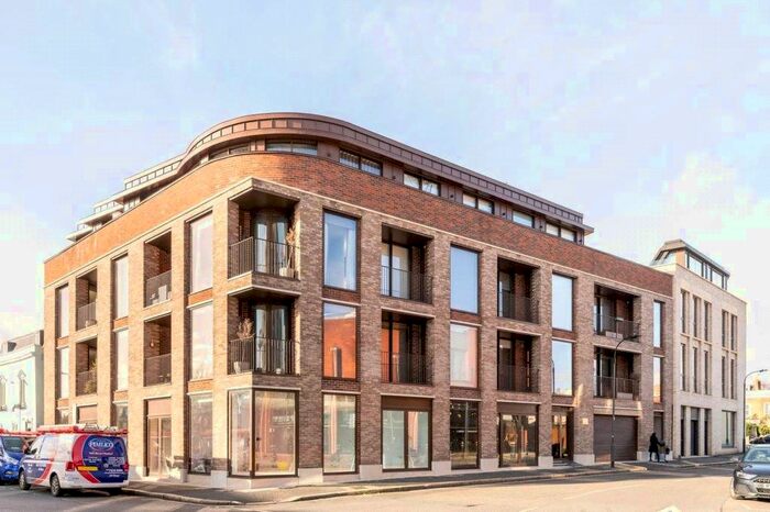 3 Bedroom Flat To Rent In Edit Row, Fulham, London, SW6