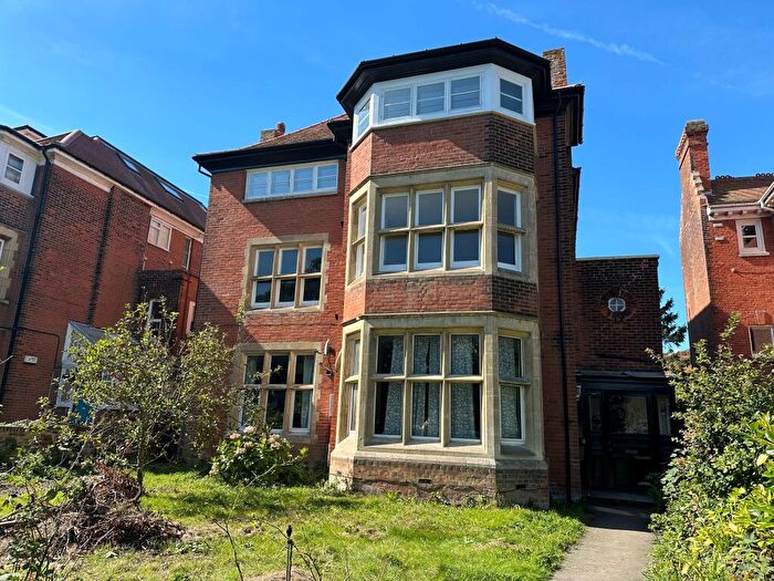 2 Bedroom Flat To Rent In Earls Avenue, Folkestone, CT20