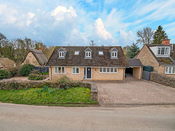 4 Bedroom Detached House For Sale In Hollow Road Lower Tadmarton Banbury, Oxfordshire, OX15