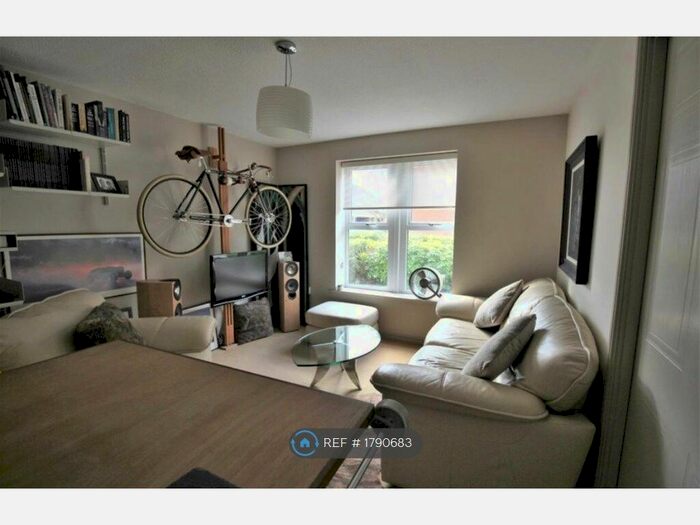 1 Bedroom Flat To Rent In Bellarmine Close, London, SE28