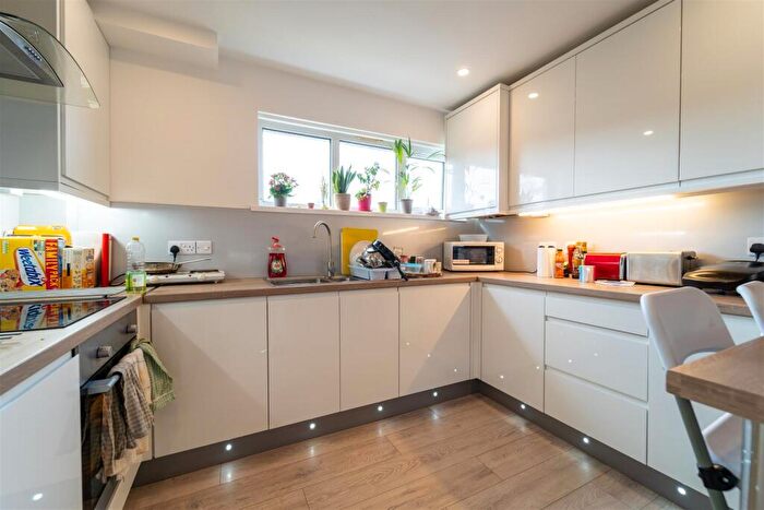5 Bedroom House To Rent In Leeson Walk, Birmingham, B17