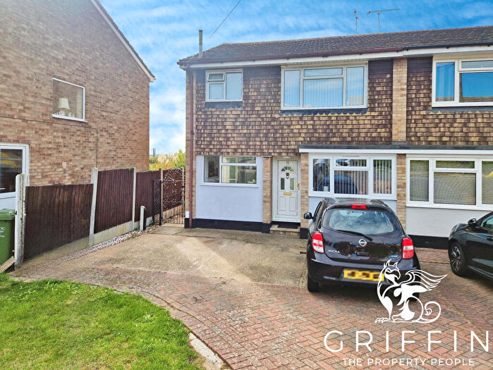 3 Bedroom Semi-Detached House For Sale In Brackendale Avenue, Pitsea, SS13
