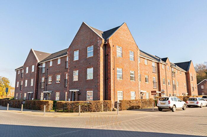 2 Bedroom Maisonette For Sale In Somerley Drive, Crawley, RH10