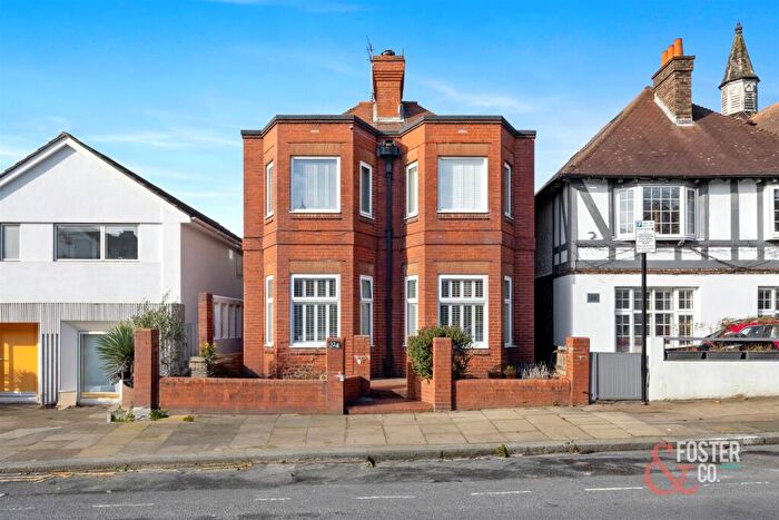 2 Bedroom Flat For Sale In Montefiore Road, Hove, BN3
