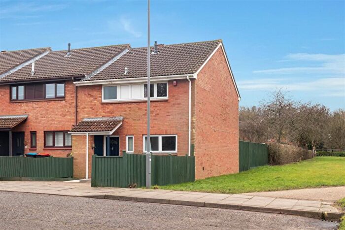 3 Bedroom End Of Terrace House To Rent In Parkside, Furzton, Milton Keynes, MK4