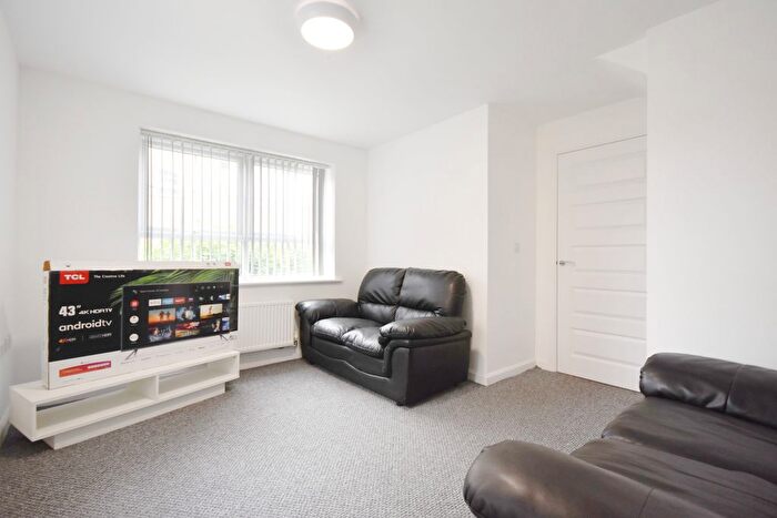 4 Bedroom Semi-Detached House To Rent In Robin Close, Coventry, CV4